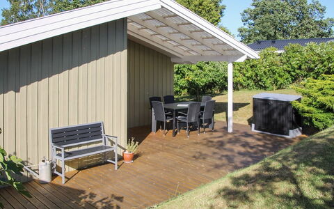 Roel - 500M from the Sea: Wood, Shade, Garden, Garden Buildings, Outdoor Structure, Shed, Backyard, Siding, Yard, Hardwood