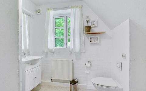 Sirkku - 320M from the Sea: Flooring, Plumbing Fixture, Interior Design, Bathroom, Floor, Ceiling, Tap, Plumbing, Home, Room