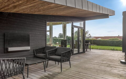 Sebbi - 90M from the Sea: Wood, Wood Flooring, Deck, Hardwood, Plank, Porch, Wood Stain, Shade, Outdoor Furniture, Patio