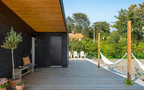 Sebbi - 90M from the Sea: Wood, Plank, Hardwood, Deck, Wood Flooring, Composite Material, Wood Stain, Siding, Shade, Porch