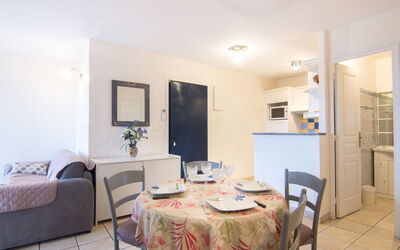Accommodation:&nbsp;Eden Parc 550.4