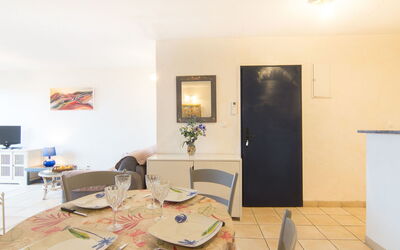 Accommodation:&nbsp;Eden Parc 550.4