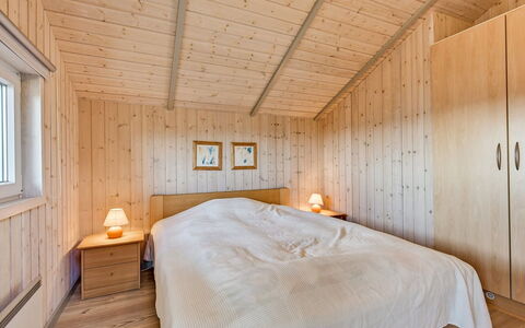 Apsolon - 150M from the Sea: Wood, Ceiling, Bedroom, Interior Design, Floor, Flooring, Room, Bed, Bed Sheet, Wood Flooring