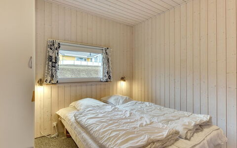 Henrijette - 200M from the Sea: Wood, Floor, Bedroom, Flooring, Ceiling, Bed, Interior Design, Bed Sheet, Bedding, Room