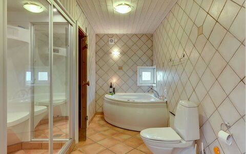 Henrijette - 200M from the Sea: Flooring, Interior Design, Floor, Plumbing Fixture, Bathroom, Ceiling, Bathtub, Plumbing, Room, Tap