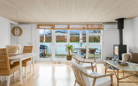 Susette - 400M from the Sea: 
