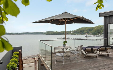 Florinda - 10M from the Sea: Blue, Shrub, Cottage, Groundcover, Garden, Estate, Shade, Landscaping, Farmhouse, Eco Hotel