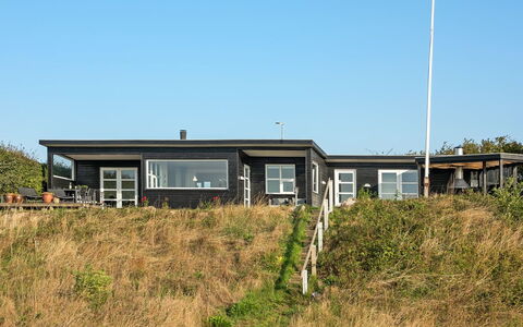 Kaapo - 300M from the Sea: Blue, Shrub, Cottage, Groundcover, Garden, Estate, Shade, Landscaping, Farmhouse, Eco Hotel