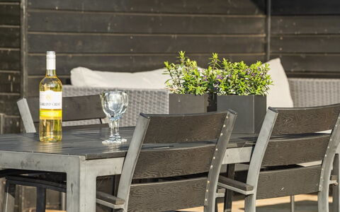 Kaapo - 300M from the Sea: Blue, Shrub, Cottage, Groundcover, Garden, Estate, Shade, Landscaping, Farmhouse, Eco Hotel