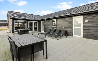 Yakari - 300M from the Sea