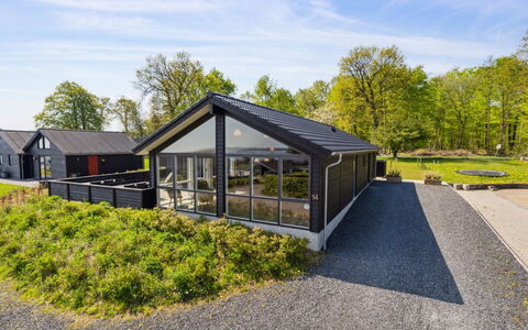 Helina - 180M from the Sea: Blue, Shrub, Cottage, Groundcover, Garden, Estate, Shade, Landscaping, Farmhouse, Eco Hotel