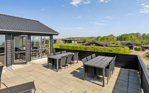 Helina - 180M from the Sea: Blue, Shrub, Cottage, Groundcover, Garden, Estate, Shade, Landscaping, Farmhouse, Eco Hotel