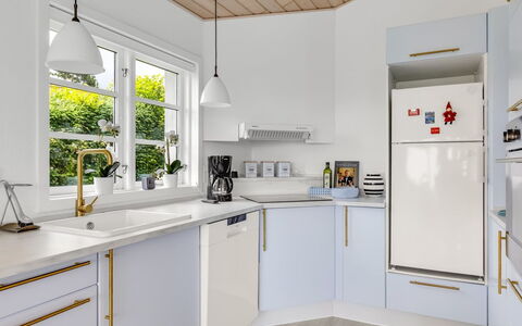 Gülbahar - 300M from the Sea: Interior Design, Kitchen, Flooring, Kitchen Appliance, Countertop, Cabinetry, Major Appliance, Ceiling, Home, Lighting