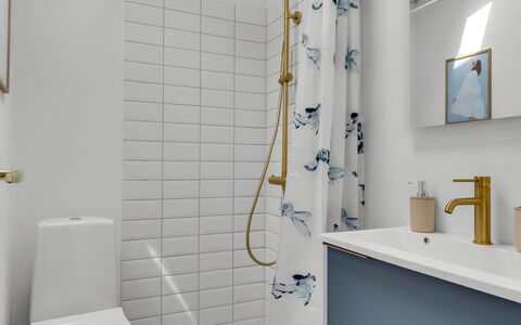 Gülbahar - 300M from the Sea: Plumbing Fixture, Interior Design, Bathroom, Flooring, Plumbing, Floor, Tile, Tap, Toilet, Porcelain