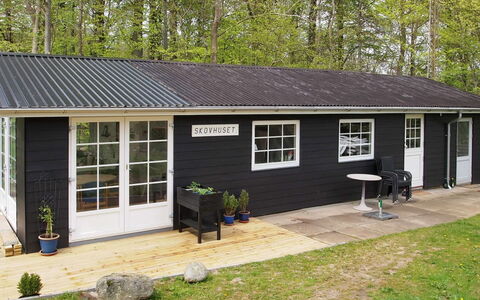 Rigmor - 300M from the Sea: Blue, Shrub, Cottage, Groundcover, Garden, Estate, Shade, Landscaping, Farmhouse, Eco Hotel