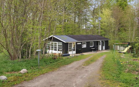 Rigmor - 300M from the Sea: Blue, Shrub, Cottage, Groundcover, Garden, Estate, Shade, Landscaping, Farmhouse, Eco Hotel