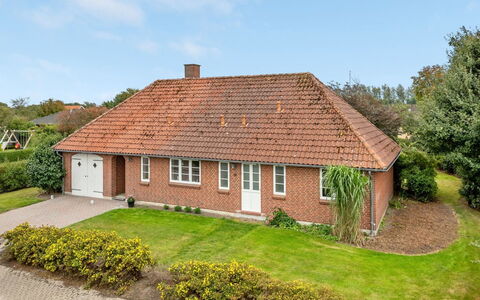 Nita - 24Km from the Sea: Blue, Shrub, Cottage, Groundcover, Garden, Estate, Shade, Landscaping, Farmhouse, Eco Hotel