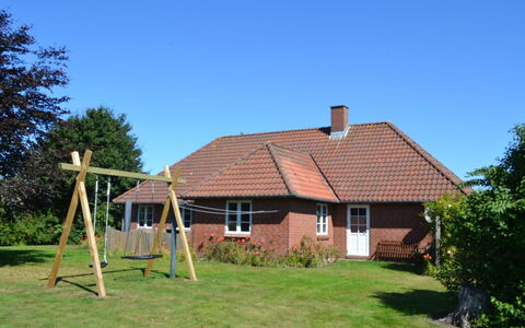 Nita - 24Km from the Sea: Blue, Shrub, Cottage, Groundcover, Garden, Estate, Shade, Landscaping, Farmhouse, Eco Hotel