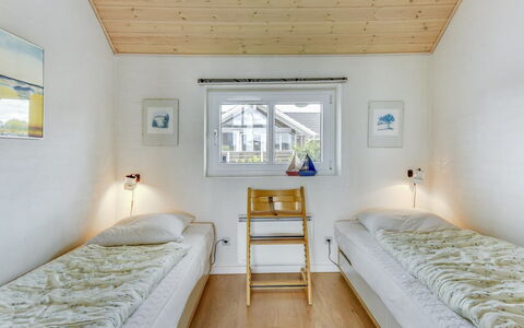 Sigbritt - 100M from the Sea: Wood, Home, Bedroom, Ceiling, Bed, Hardwood, Daylighting, Bedding, Winter, Plank