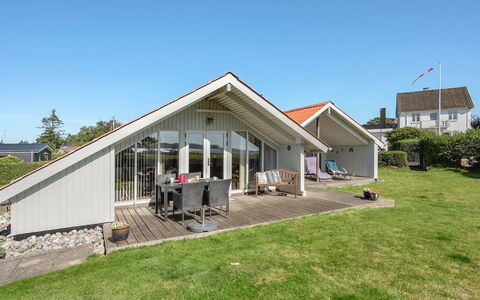 Katrina - 50M to the Fjord: Roof, House, Land Lot, Home, Cottage, Estate, Garden Buildings, Shade, Log Cabin, Landscaping