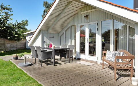 Katrina - 50M to the Fjord: Roof, House, Land Lot, Home, Cottage, Estate, Garden Buildings, Shade, Log Cabin, Landscaping