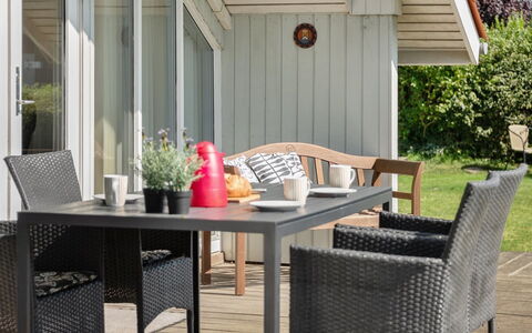 Katrina - 50M to the Fjord: Roof, House, Land Lot, Home, Cottage, Estate, Garden Buildings, Shade, Log Cabin, Landscaping