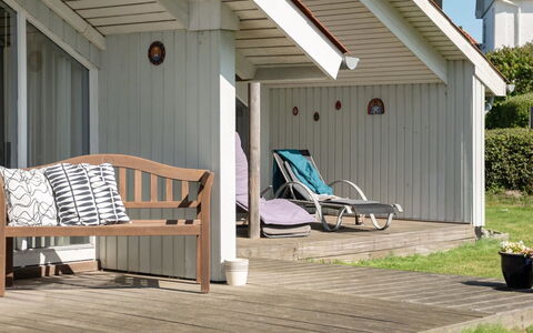 Katrina - 50M to the Fjord: Roof, House, Land Lot, Home, Cottage, Estate, Garden Buildings, Shade, Log Cabin, Landscaping