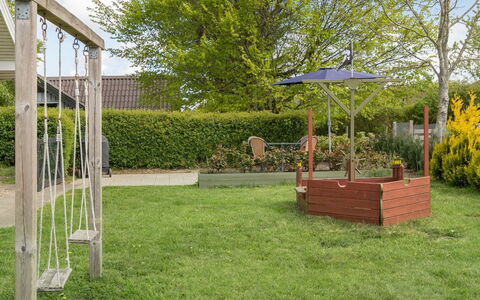 Guldborg - 400M to the Fjord: Grass, Public Space, Land Lot, Garden, Lawn, Outdoor Play Equipment, Backyard, Shade, Landscaping, Yard