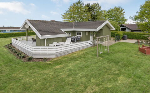 Guldborg - 400M to the Fjord: Roof, House, Land Lot, Home, Cottage, Estate, Garden Buildings, Shade, Log Cabin, Landscaping