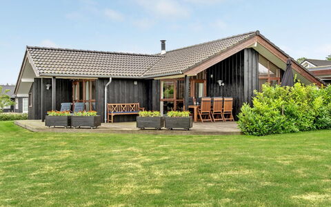 Juliana - 400M from the Sea: Residential Area, Roof, Suburb, Driveway, Estate, Chimney