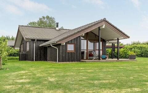 Juliana - 400M from the Sea: Residential Area, Roof, Suburb, Driveway, Estate, Chimney