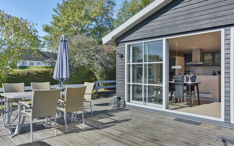 Leandra - 600M from the Sea: Residential Area, Roof, Suburb, Driveway, Estate, Chimney