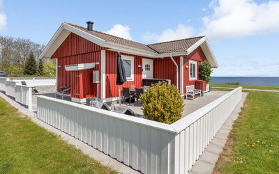 Anastacia - 75M from the Sea