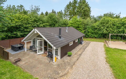 Melisa - 28Km from the Sea: Home, Cottage, Porch, Hardwood, Siding, Deck, Shade, Plank, Estate, Garden Buildings