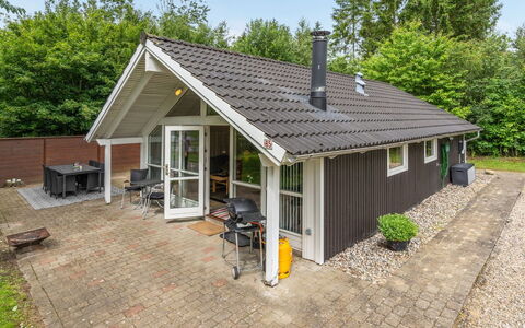 Melisa - 28Km from the Sea: Cottage, Home, House, Roof, Porch, Estate, Siding, Garden Buildings, Farmhouse, Yard