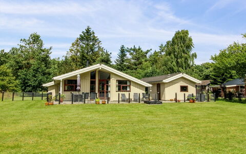 Arvi - 30Km from the Sea: Furniture, Couch, Interior Design, Flooring, Living Room, Floor, Throw Pillow, Room, Pillow
