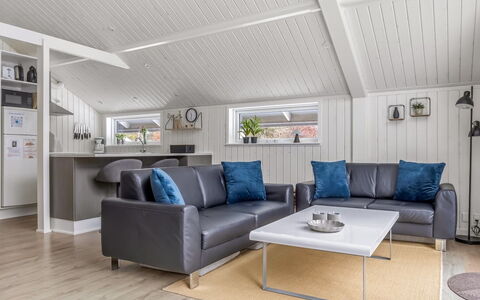 Aleide - 29Km from the Sea: Wood, Furniture, Couch, Interior Design, Flooring, Living Room, Ceiling, Floor, Home