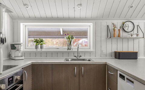 Aleide - 29Km from the Sea: Wood, Kitchen, Flooring, Ceiling, Countertop, Interior Design, Kitchen Appliance, Major Appliance, Home Appliance, Cabinetry