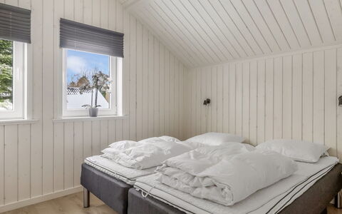 Aleide - 29Km from the Sea: Wood, Bedroom, Floor, Bed, Ceiling, Interior Design, Flooring, Bedding, Bed Sheet, Bed Frame