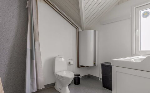 Aleide - 29Km from the Sea: Plumbing Fixture, Flooring, Floor, Toilet Seat, Toilet, Bathroom, Interior Design, Ceiling, Plumbing, Sink