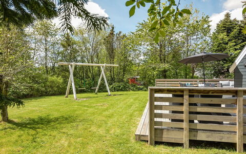 Aleide - 29Km from the Sea: Shrub, Garden, Shade, Lawn, Hardwood, Plank, Backyard, Yard, Meadow, Landscaping