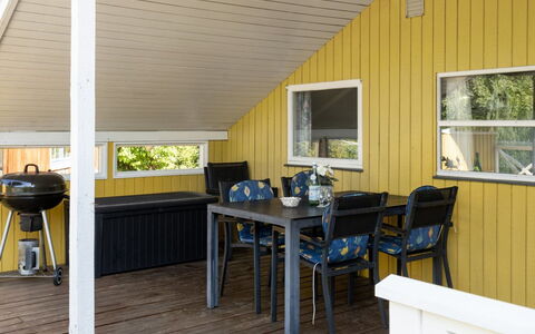 Hannelise - 30Km from the Sea: Wood, Flooring, Floor, Interior Design, Ceiling, Furniture, Wood Flooring, Porch, Wood Stain, Hardwood