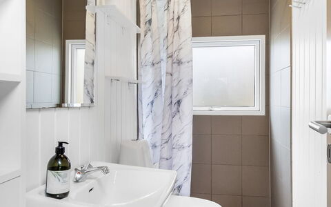 Hannelise - 30Km from the Sea: Interior Design, Plumbing Fixture, Bathroom, Wall, Flooring, Floor, Sink, Toilet, Tap, Lighting