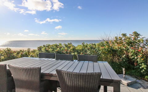 Erno - 20M from the Sea: Roof, House, Home, Cottage, Door, Siding, Deck, Porch, Plank, Hardwood
