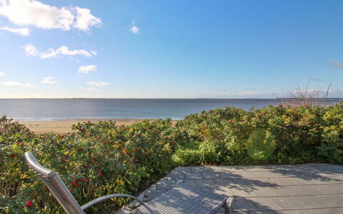 Erno - 20M from the Sea: Roof, House, Home, Cottage, Door, Siding, Deck, Porch, Plank, Hardwood