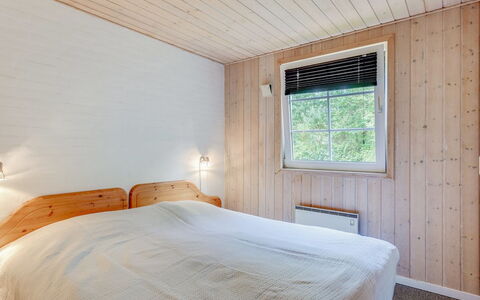 Friederk - 12Km from the Sea: Wood, Ceiling, Flooring, Floor, Interior Design, Bedroom, Room, Bed Sheet, Home, Bed