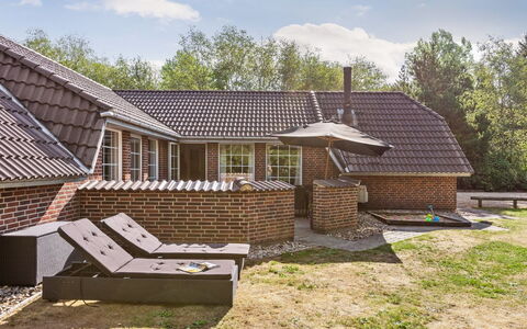 Friederk - 12Km from the Sea: Roof, Cottage, Garden, Backyard, Shade, Yard, Lawn, Design, Brick