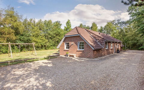 Friederk - 12Km from the Sea: Building, House, Roof, Home, Cottage, Rural Area, Human Settlement, Village, Estate, Farmhouse