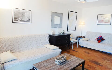 Cogolin 180: Room, Furniture, Property, Bedroom, Interior Design, Building, Floor, Bed, Wall, Table
