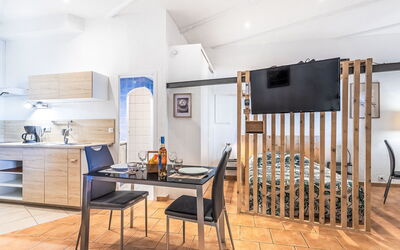 Accommodation:&nbsp;Galiote 180.30